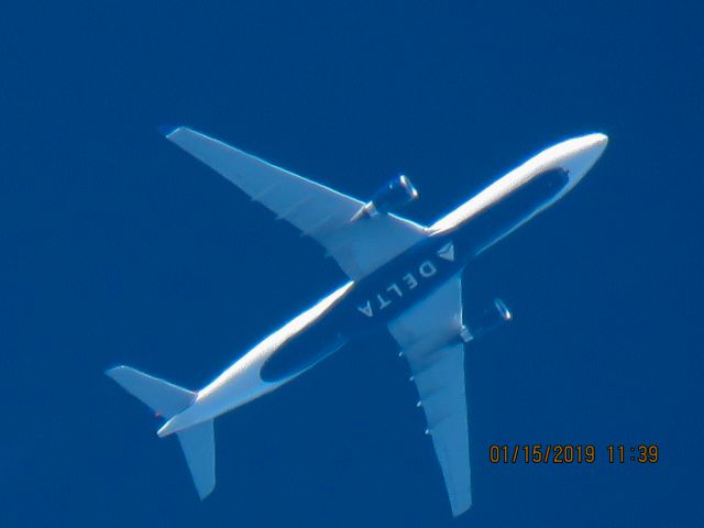 Airbus A330-300 (N831NW)