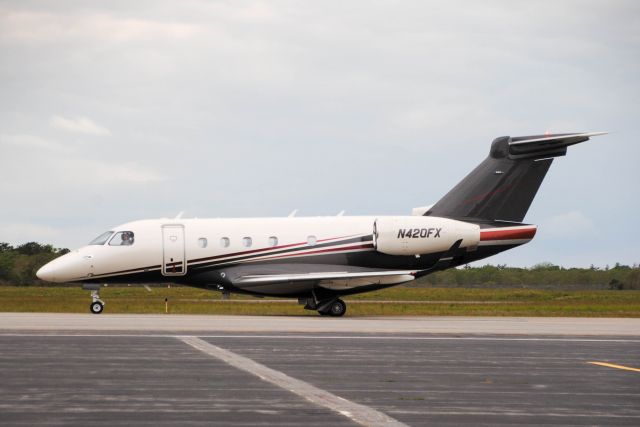 Embraer Legacy 450 (N420FX)