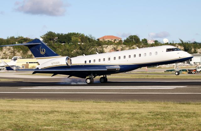 Bombardier Global Express (N702DR)