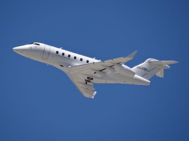 Bombardier Challenger 300 (N539XJ) - LAX 7/11/14