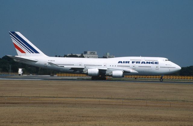 Boeing 747-400 (F-GEXA) - Departure at Narita Intl Airport Rwy16R on 2002/04/01