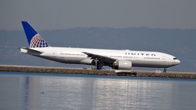 Boeing 777-200 (N211UA) - N211UA United Airlines Boeing 777-200br /Age 14.9 Yearsbr /06-Mar-2015 B772/L San Francisco Intl (KSFO) Honolulu Intl (PHNL) 13:14 PST 16:22 HST 5:08