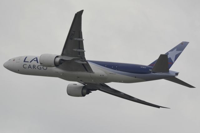 BOEING 777-200LR (N776LA)