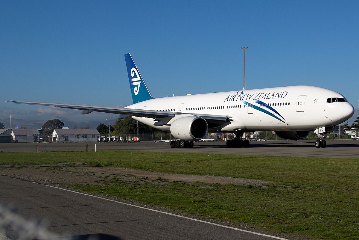 Boeing 777-200 (ZK-OKC)