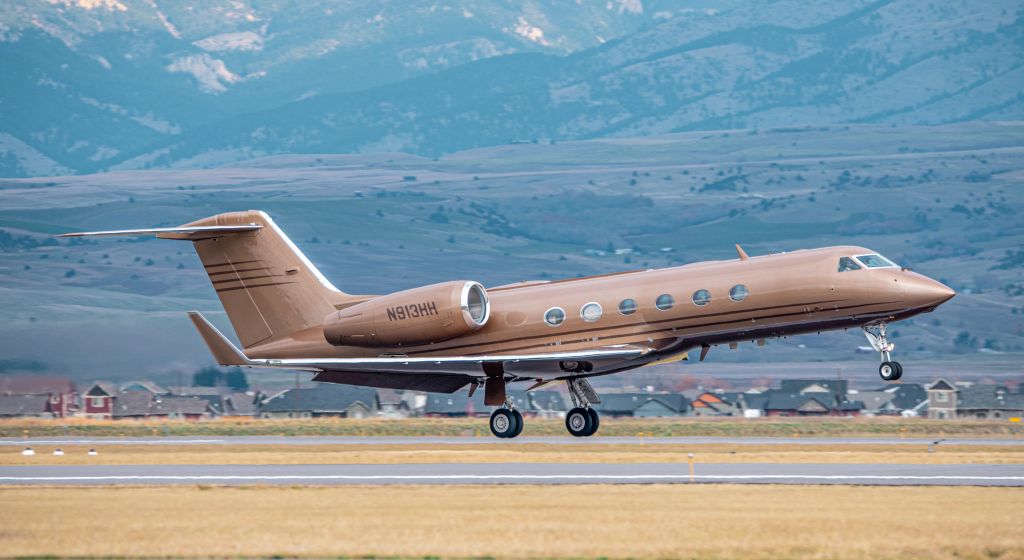Gulfstream Aerospace Gulfstream IV (N913HH) - Gulfstream G450 departing KBZN