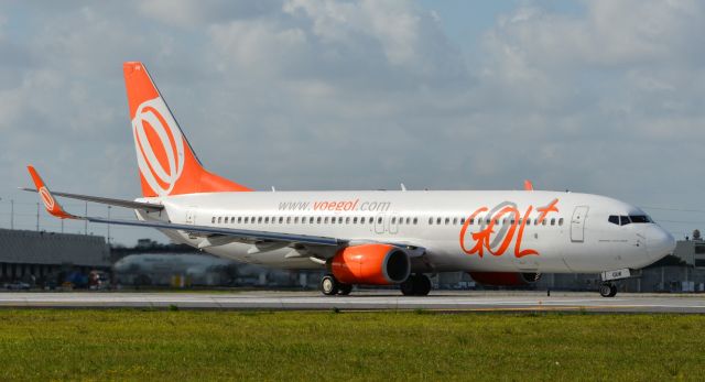 Boeing 737-800 (PR-GUK) - Starting takeoff roll on RWY 12