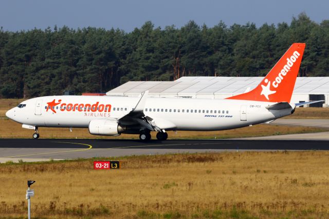 Boeing 737-800 (OM-FEX)