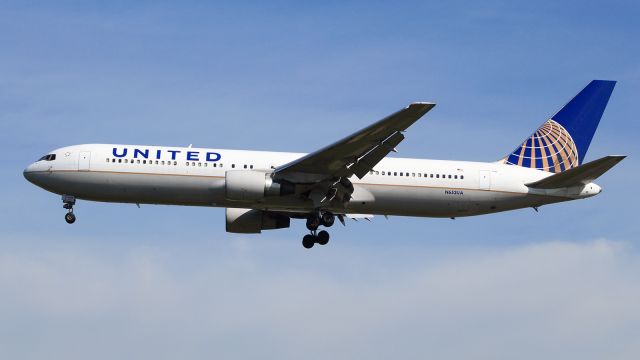 BOEING 767-300 (N652UA)