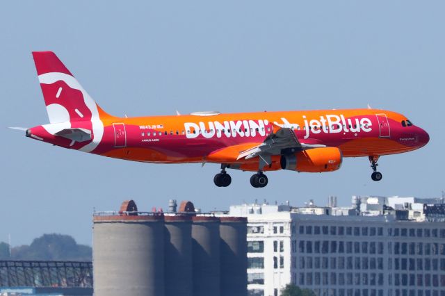 Airbus A320 (N643JB) - 'Brewing Altitude' landing on 33L