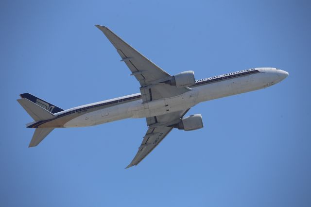 BOEING 777-300ER (9V-SWS)