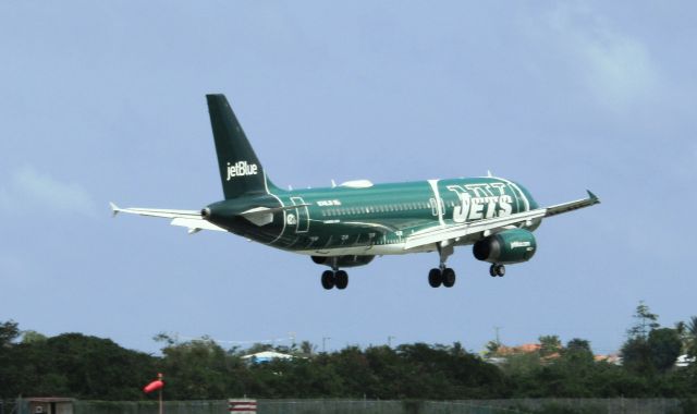 Airbus A320 (N746JB)
