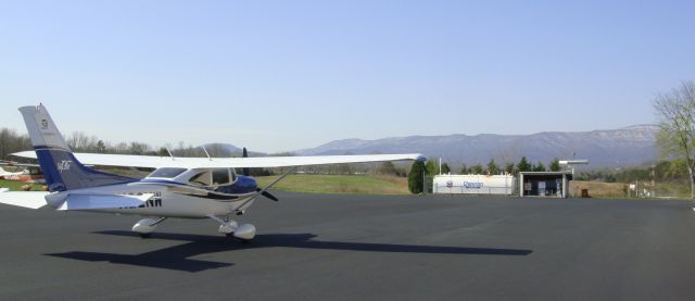 Cessna Skylane (N22NW) - Campbell County Airport, Tennesee