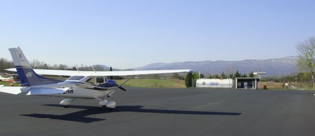 Cessna Skylane (N22NW) - Campbell County Airport, Tennesee