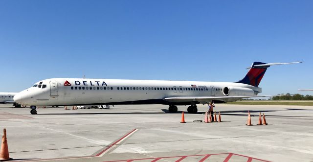 McDonnell Douglas MD-88 (N980DL)