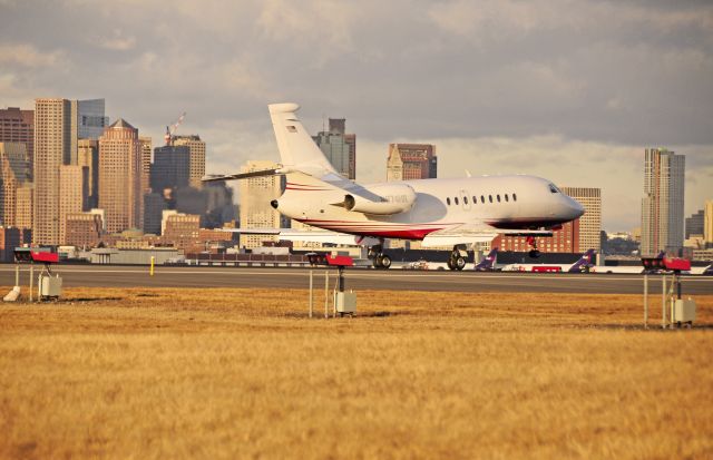 Dassault Falcon 2000 (N974HR) - Falcon 2000 landing RWY 33L