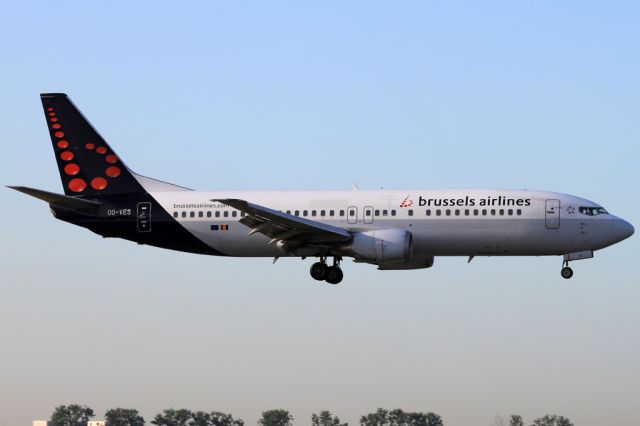 Avro RJ-100 Avroliner (OO-VES)