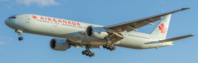 BOEING 777-300 (C-FIVR)