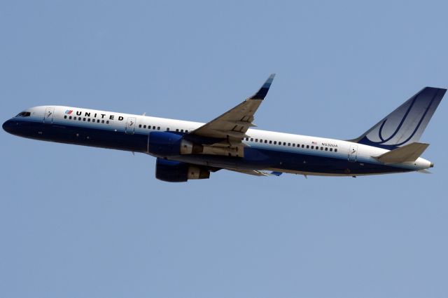 Boeing 757-200 (N532UA)