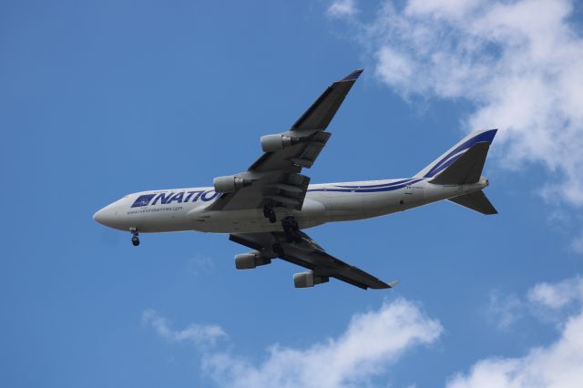 Boeing 747-400 (N729CA)