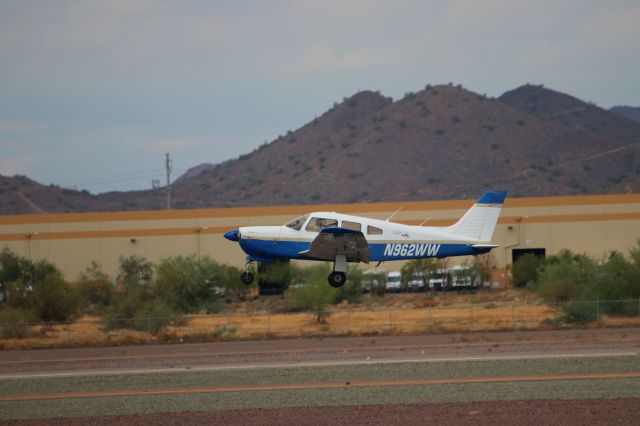 Piper Cherokee Arrow (N962WW)