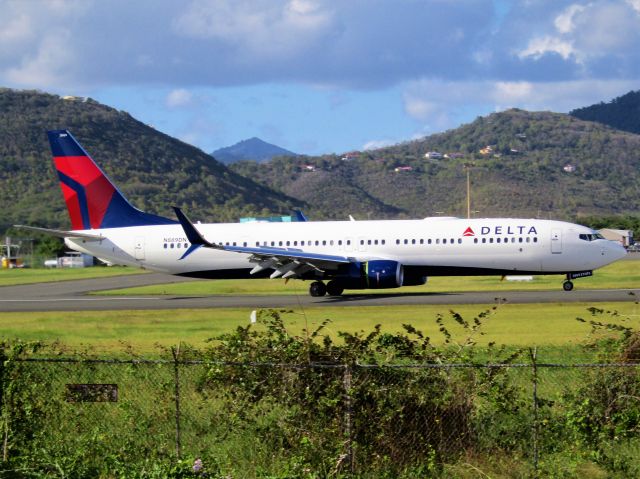 Boeing 737-900 (N889DN)