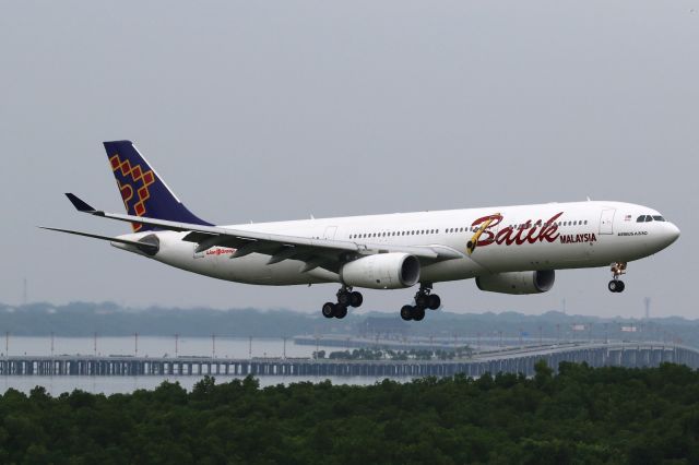 Airbus A330-300 (9M-LFD)