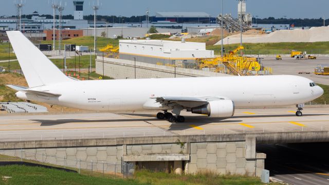 BOEING 767-300 (N1709A)