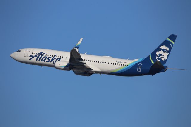 Boeing 737-900 (N297AK)