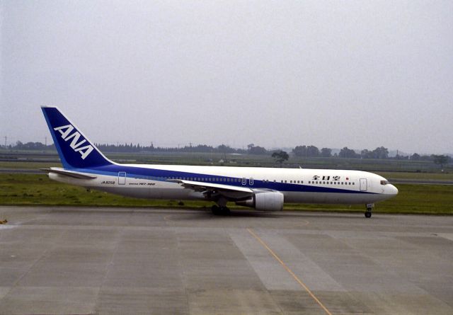 BOEING 767-300 (JA8258) - Taxing at Kagoshima Intl Airport on 1988/06/17