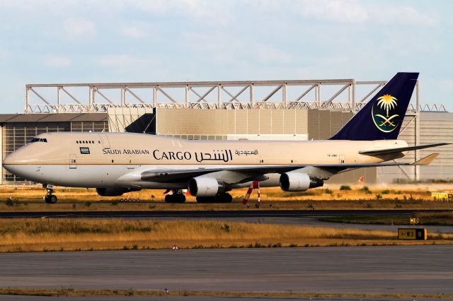 Boeing 747-400 (TF-AMI) - grey sky , no sun , clear air, Frankfurt Rwy 18