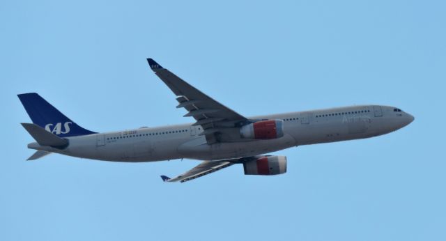 Airbus A330-300 (LN-RKM) - Minutes from landing, Feb. 2020.