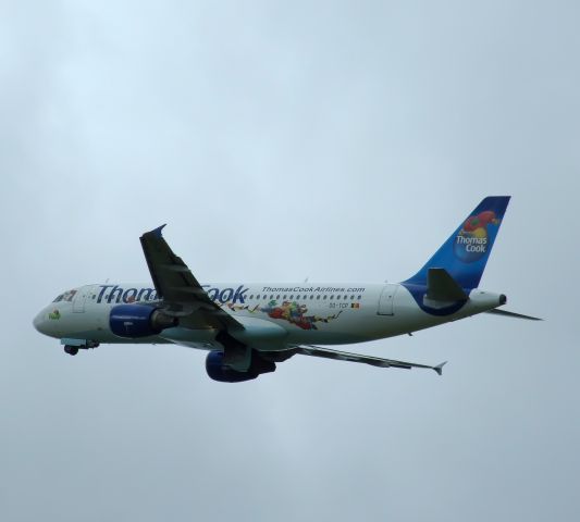 Airbus A320 (OO-TCP) - Thomas cook airlines belgium departing runway 24 27/7/2010