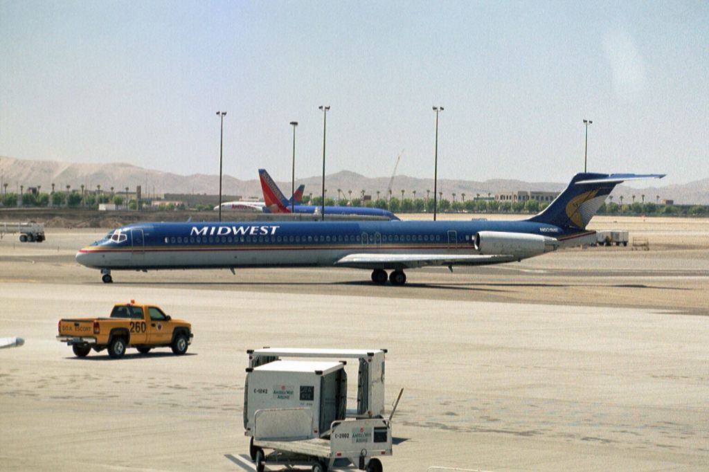 McDonnell Douglas MD-88 (N601ME) - Aug-04