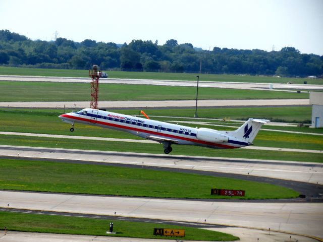 Embraer ERJ-135 (N379SK)