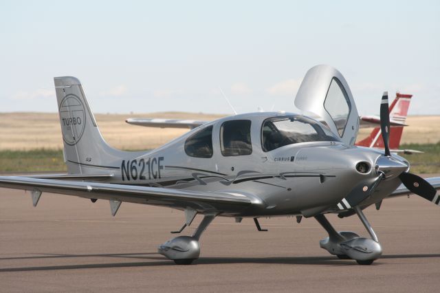 Cirrus SR-22 (N621CF)