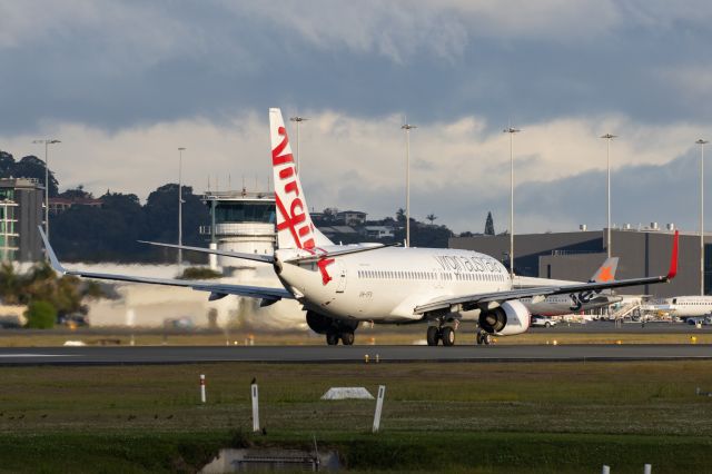 Boeing 737-800 (VH-YFV)