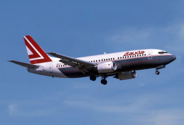 BOEING 737-300 (OE-ILG) - LAUDA AIR - BOEING 737-3Z9 - REG : OE-ILG (CN 24081/1515) - ADELAIDE INTERNATIONAL AIRPORT SA. AUSTRALIA - YPAD 13/1/1990