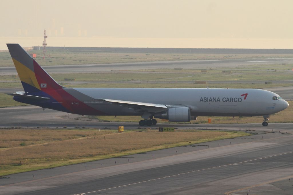 BOEING 767-300 (HL7507)