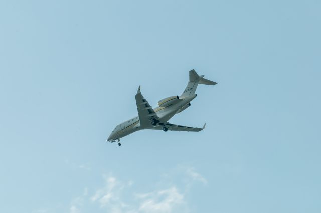 Bombardier Challenger 300 (N723JM)