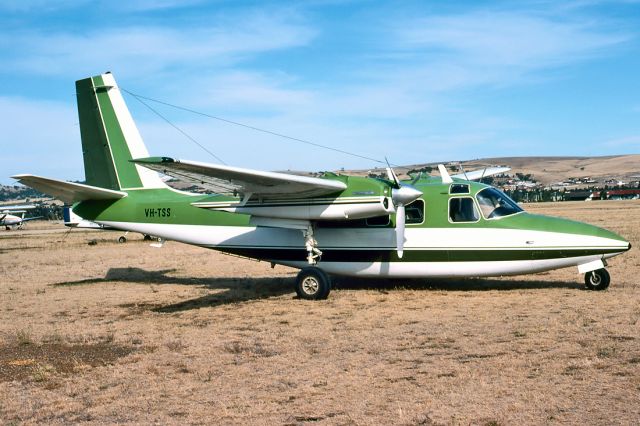 Cessna Skylane (VH-TSS) - AERO COMMANDER 500S - REG : VH-TSS - REG : VH-TSS 9CN 3170) - PARAFIELD AIRPORT ADELAIDE SA. AUSTRALIA - YPPF 3/2/1982