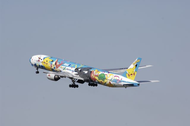 BOEING 777-300 (JA754A) - Departure at Haneda Intl Airport Rwy34R on 2013/03/21 "Pokemon c/s"