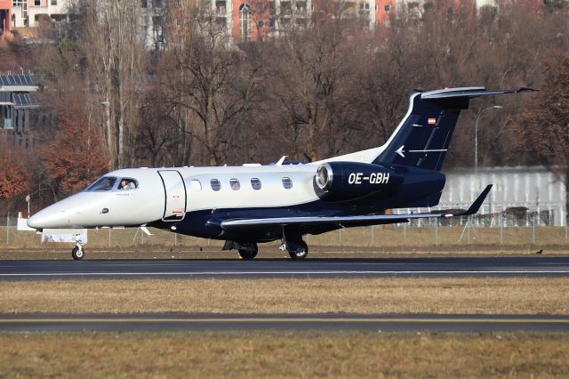 Embraer Phenom 300 (OE-GBH)