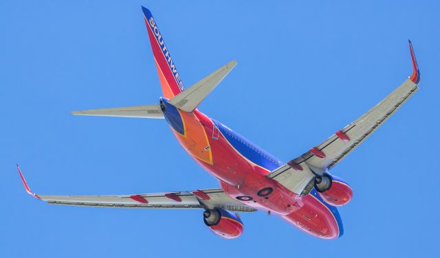 Boeing 737-700 (N957WN) - Southwests N957WN departing runway 1L @ Milwaukees Mitchell International; 07/20/17