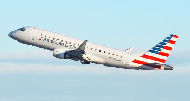 Embraer 170/175 (N202NN)