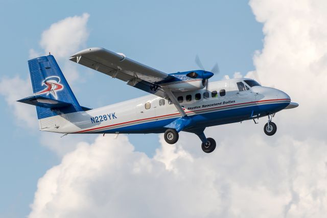 De Havilland Canada Twin Otter (N228YK) - Great to see this 1969-built Twin Otter still flying around 50 years later. Departing with jumpers prior to the Addison Kaboom Town air show.