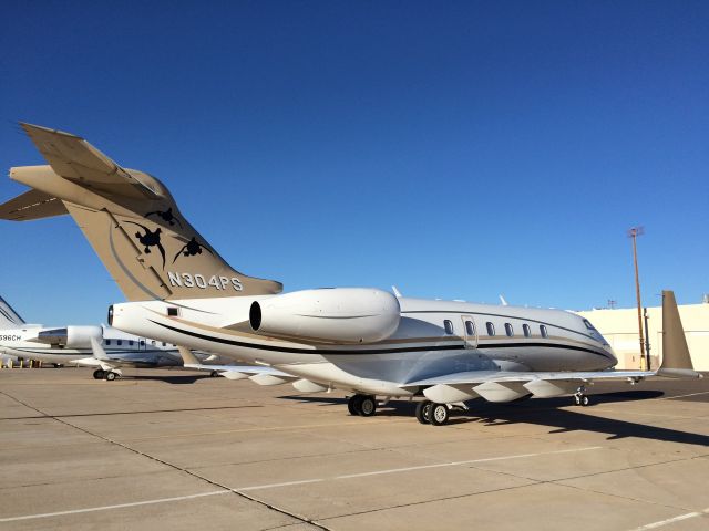 Bombardier Challenger 300 (N304PS)