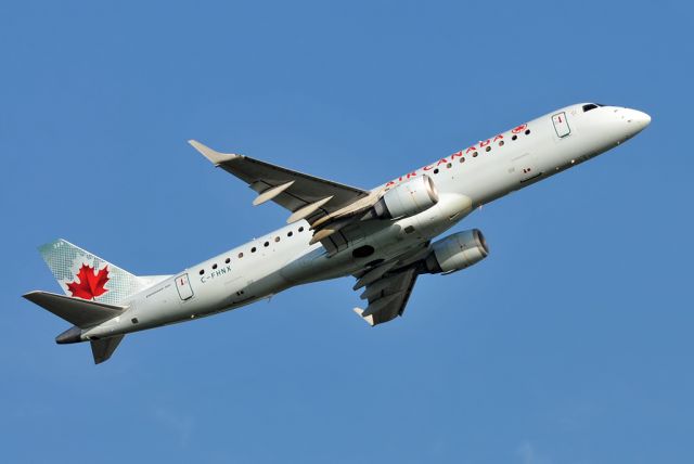 Embraer ERJ-190 (C-FHNX)