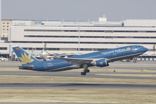 Airbus A330-200 (VNA-379) - Taking off at Tokyo-Haneda Intl Airport on 2014/03/16