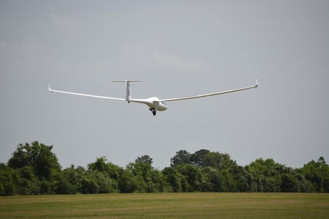 Unknown/Generic Glider (N48QV) - N48QV landing at the Soaring Club of Houston