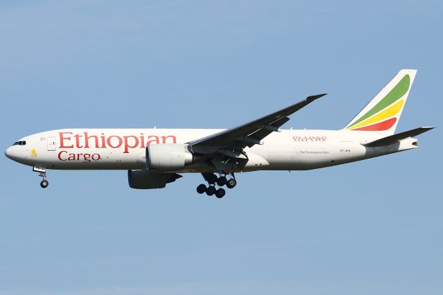 Boeing 777-200 (ET-APS)